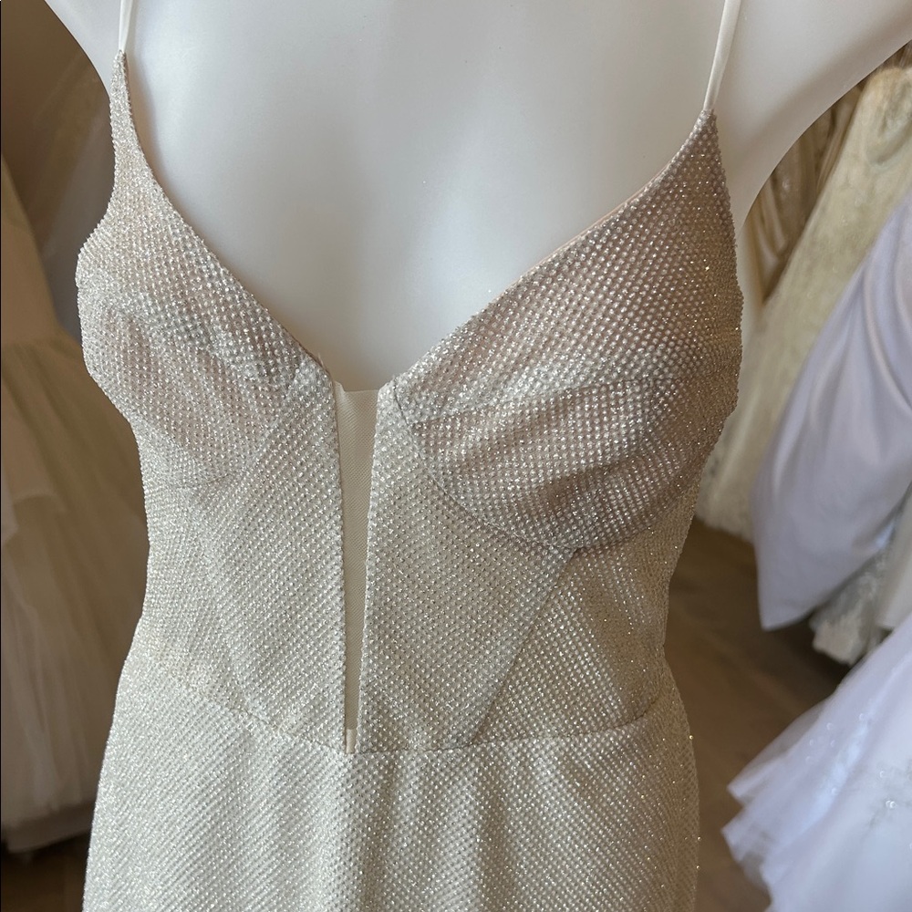 Elle couture White wedding gown with sparkles with Spaghetti Straps - Picture 5 of 5